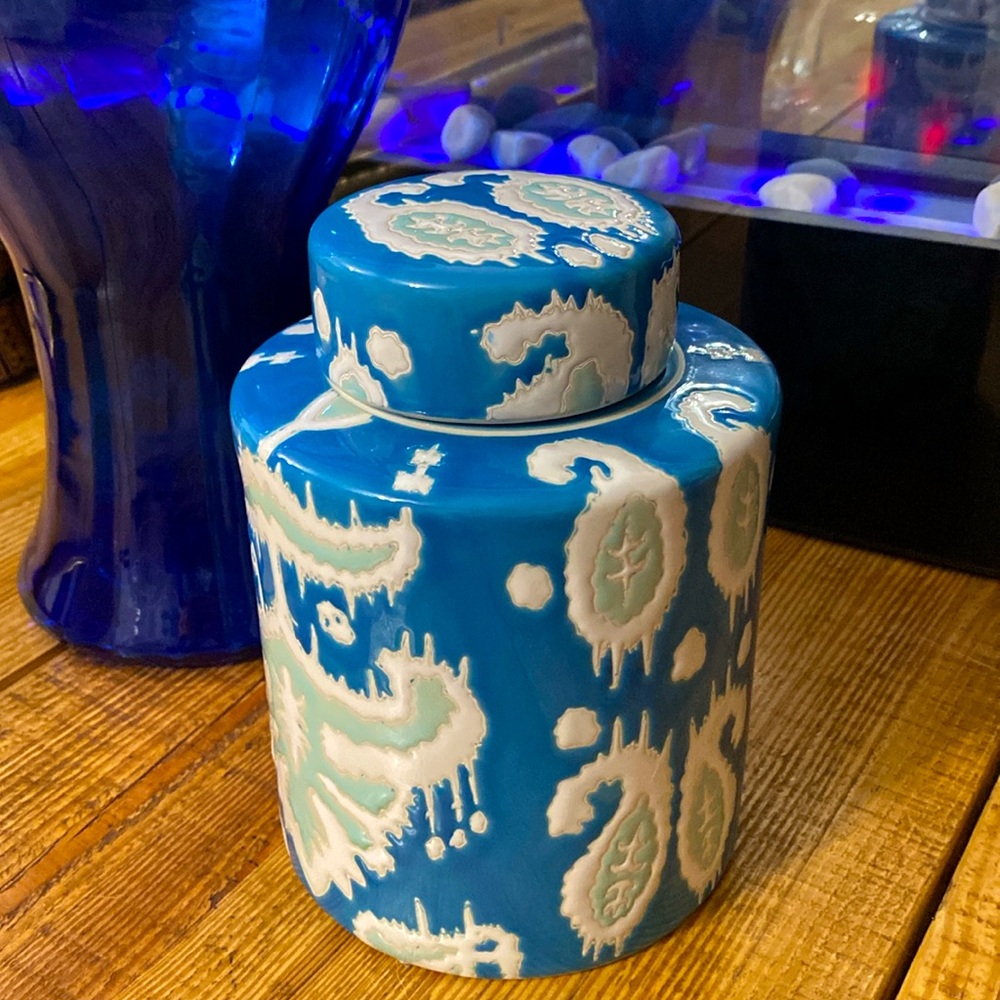 Vintage Blue and White Ginger Jar with Lid.